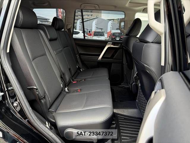 Toyota LAND CRUISER PRADO 2023-04 8336441-17