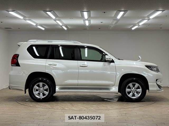 Toyota LAND CRUISER PRADO 2023-02 8336464-17