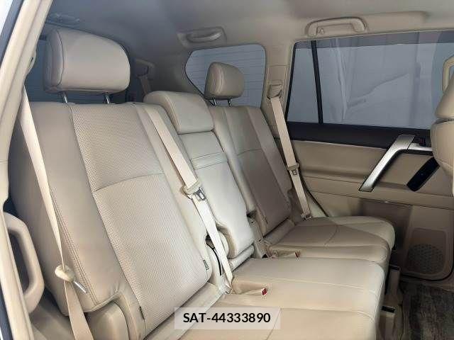 Toyota LAND CRUISER PRADO 2023-02 8335020-10