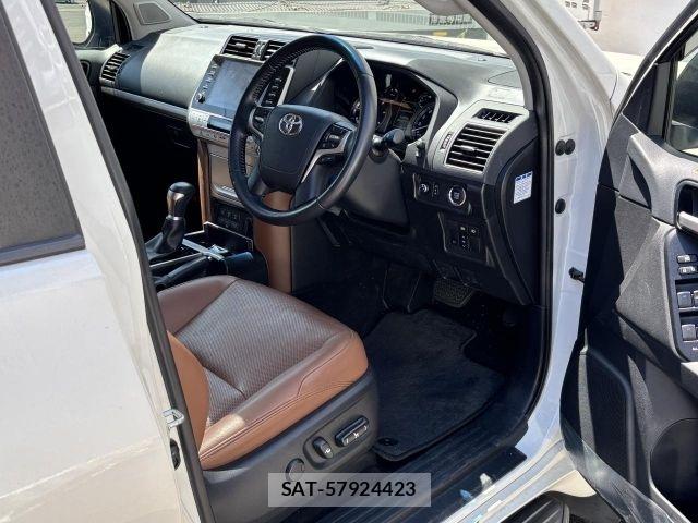Toyota LAND CRUISER PRADO 2022-01 8354803-3