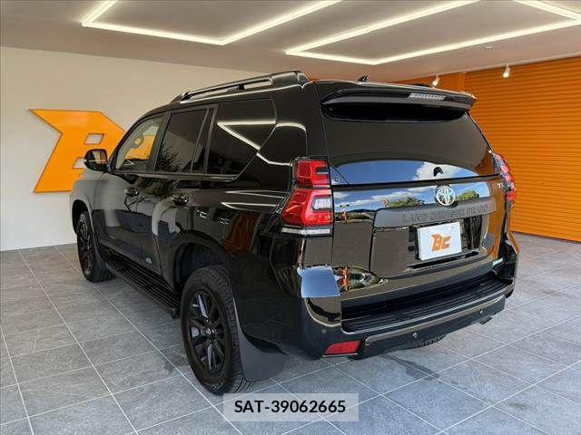 Toyota LAND CRUISER PRADO 2023-10 8354791-12