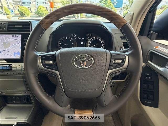 Toyota LAND CRUISER PRADO 2023-10 8354791-28