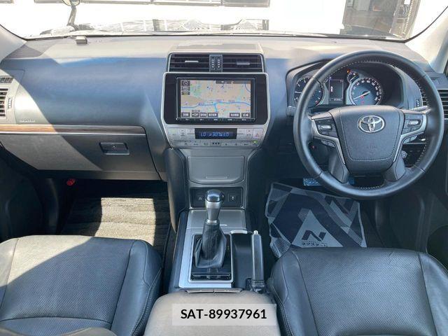 Toyota LAND CRUISER PRADO 2018-02 8354793-1