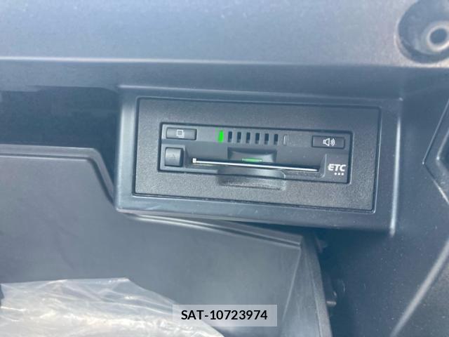 Toyota LAND CRUISER PRADO 2021-10 8366575-24