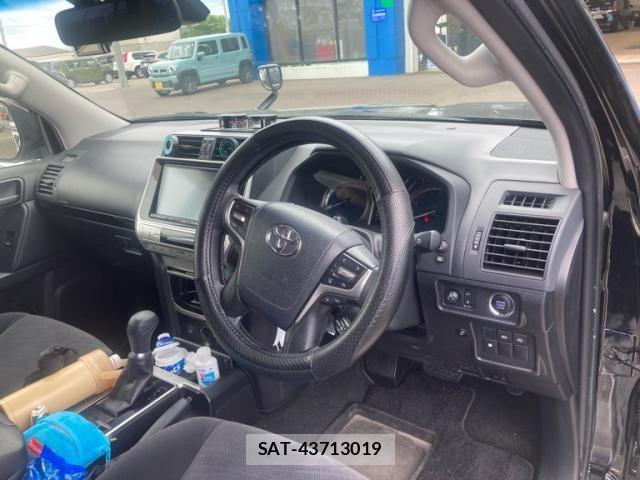 Toyota LAND CRUISER PRADO 2017-10 8413129-13