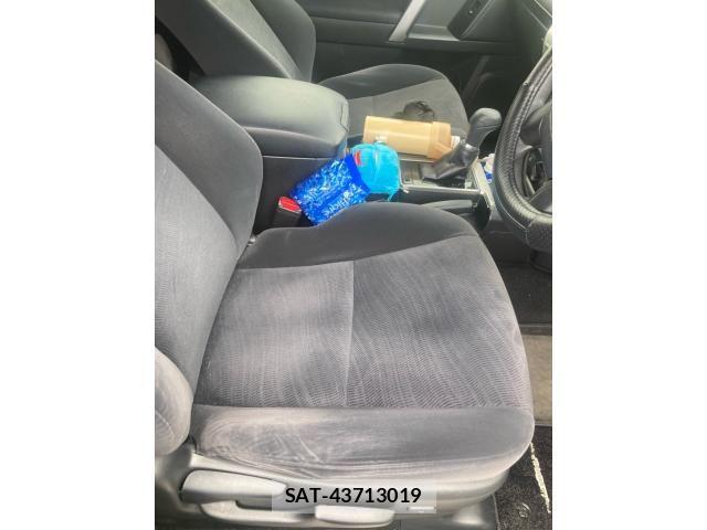 Toyota LAND CRUISER PRADO 2017-10 8413129-15