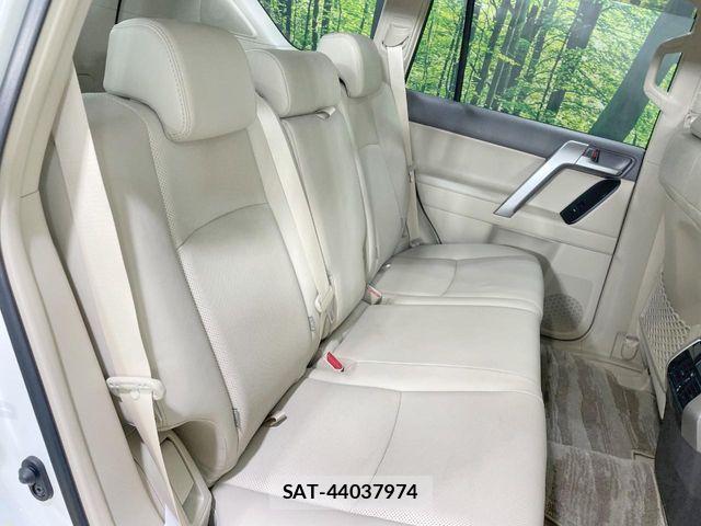 Toyota LAND CRUISER PRADO 2023-10 8438305-10