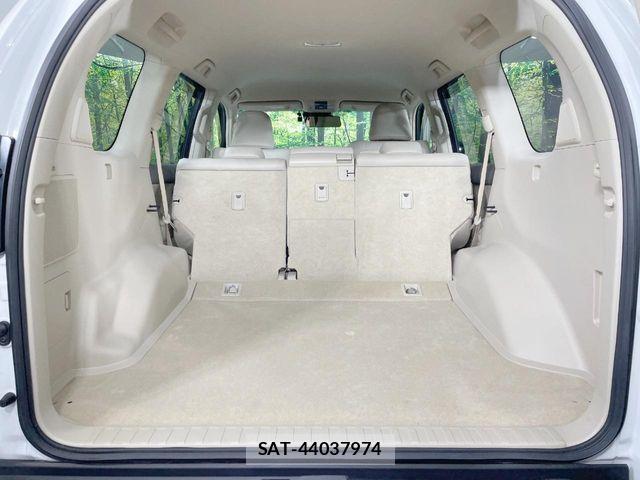 Toyota LAND CRUISER PRADO 2023-10 8438305-11