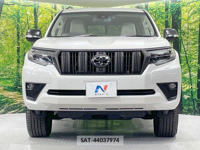 Toyota LAND CRUISER PRADO 2023-10 8438305-15