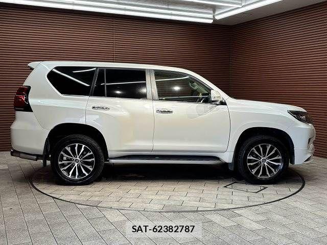 Toyota LAND CRUISER PRADO 2017-11 8485582-16
