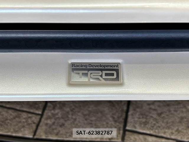 Toyota LAND CRUISER PRADO 2017-11 8485582-4