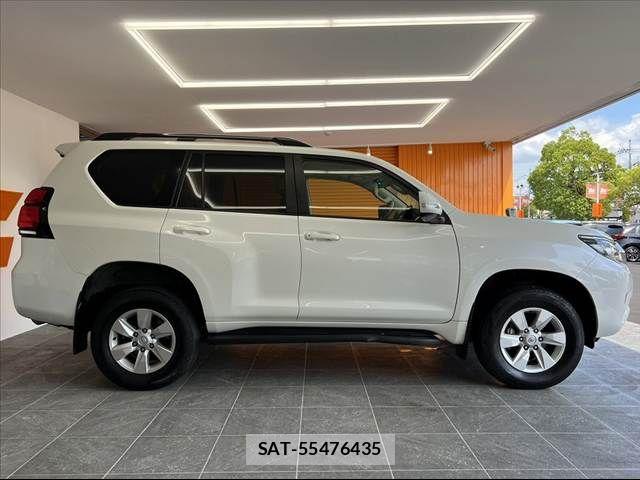 Toyota LAND CRUISER PRADO 2023-02 8562333-11