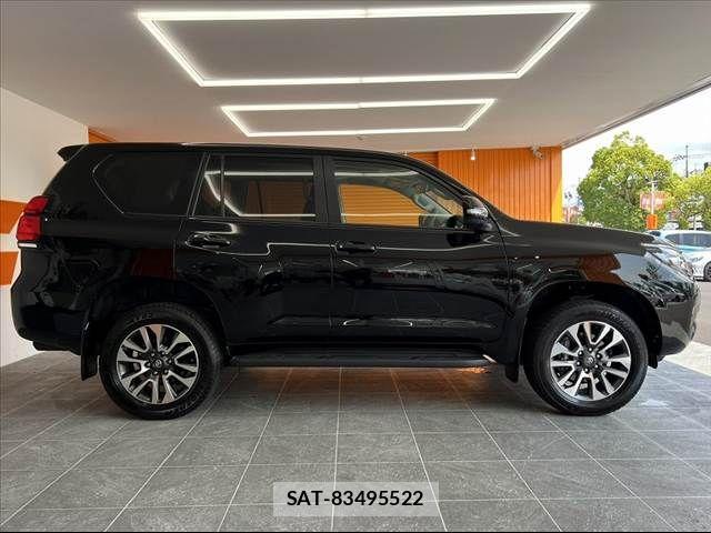 Toyota LAND CRUISER PRADO 2023-08 8562331-11