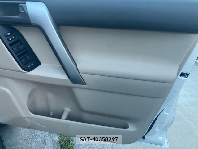 Toyota LAND CRUISER PRADO 2023-02 8627379-13