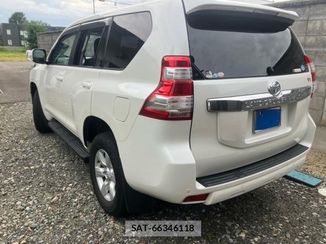 Toyota LAND CRUISER PRADO 2016-07 8666352-10