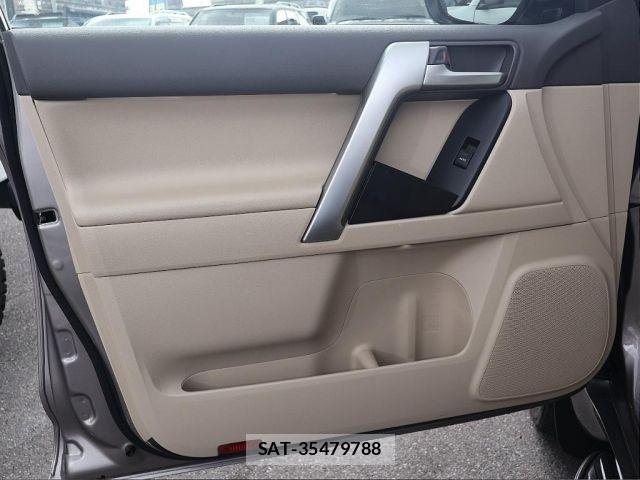 Toyota LAND CRUISER PRADO 2023-01 8659771-13