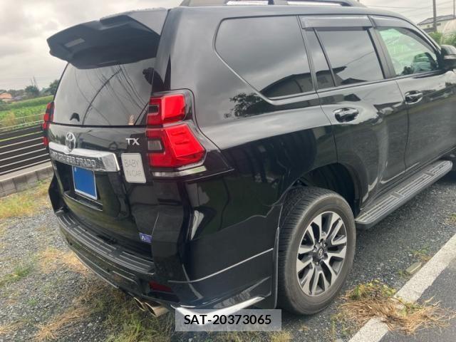 Toyota LAND CRUISER PRADO 2023-10 8685801-2