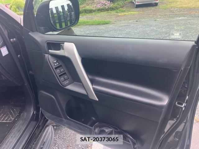 Toyota LAND CRUISER PRADO 2023-10 8685801-8