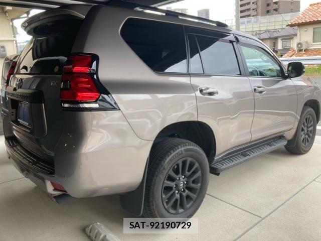 Toyota LAND CRUISER PRADO 2023-10 8743149-2