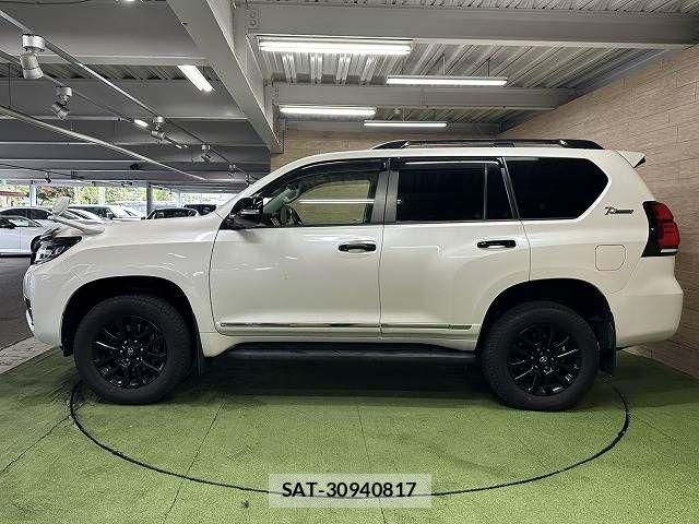 2021 Toyota Land Cruiser Prado — Photo 5