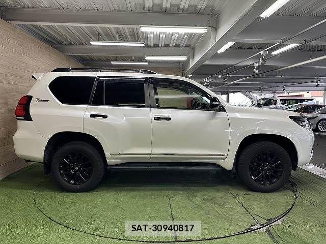 2021 Toyota Land Cruiser Prado — Photo 4