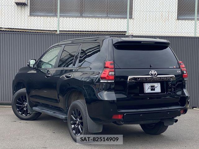 2022 Toyota Land Cruiser Prado — Photo 3