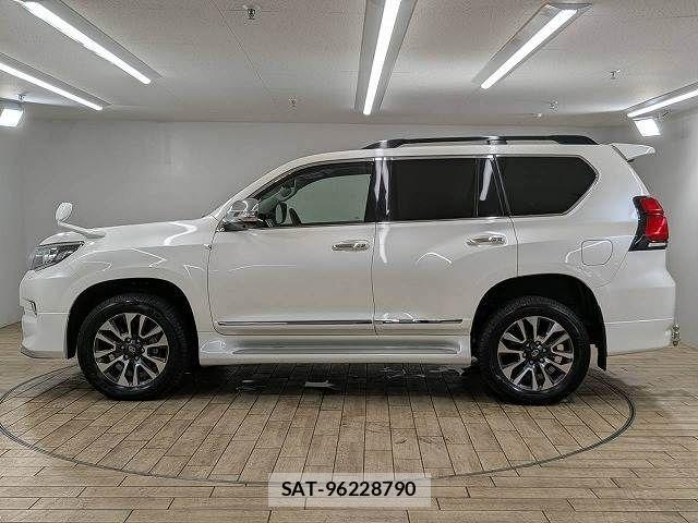 2022 Toyota Land Cruiser Prado — Photo 5