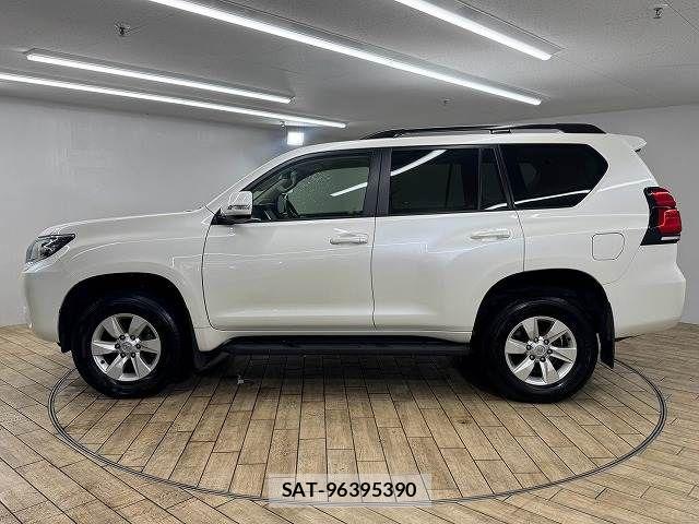 2021 Toyota Land Cruiser Prado — Photo 4