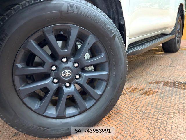 Toyota LAND CRUISER PRADO 2023-08 8829780-12