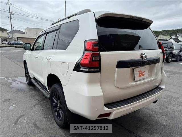 Toyota LAND CRUISER PRADO 2023-06 8849512-12