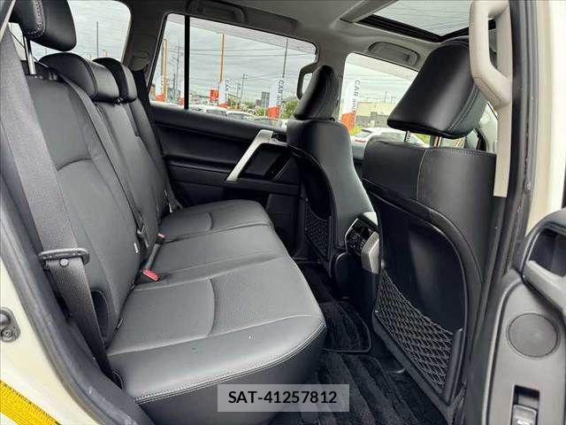 Toyota LAND CRUISER PRADO 2023-06 8849512-16