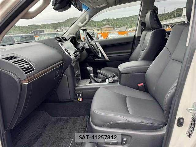 Toyota LAND CRUISER PRADO 2023-06 8849512-17