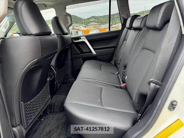 Toyota LAND CRUISER PRADO 2023-06 8849512-18