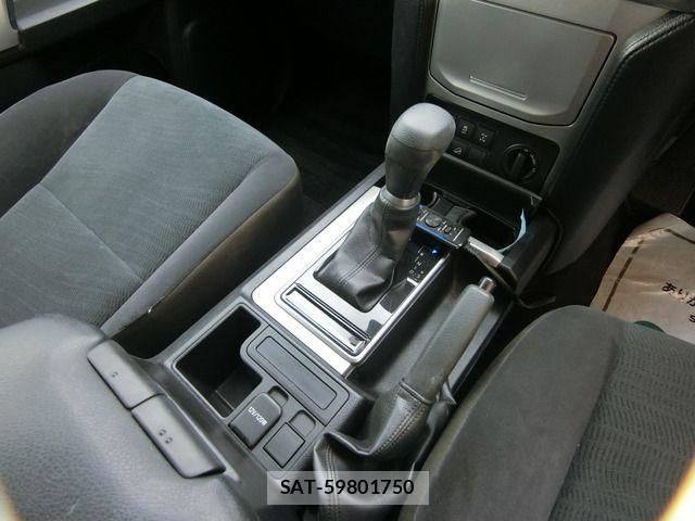 Toyota LAND CRUISER PRADO 2020-05 8849504-12