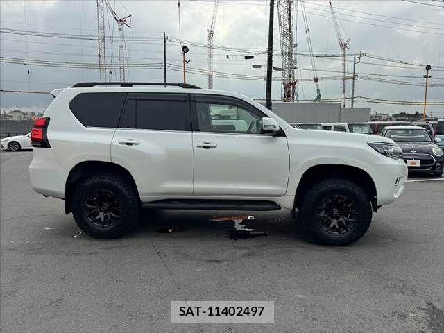 Toyota LAND CRUISER PRADO 2022-10 8880359-11
