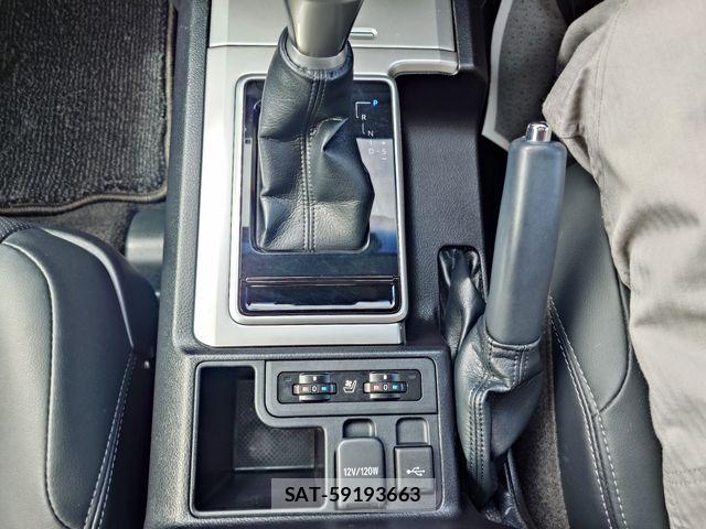 Toyota LAND CRUISER PRADO 2023-08 8880358-17