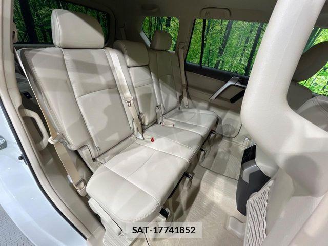 Toyota LAND CRUISER PRADO 2023-10 8880366-9