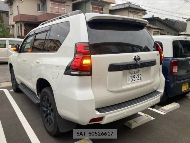 Toyota LAND CRUISER PRADO 2022-12 8880374-2