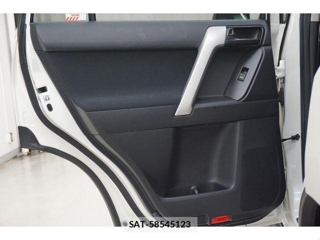 Toyota LAND CRUISER PRADO 2019-01 8880380-14