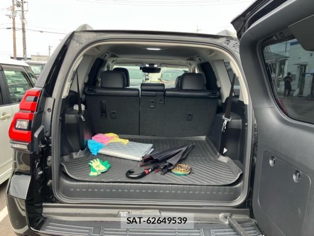Toyota LAND CRUISER PRADO 2023-03 8880360-19