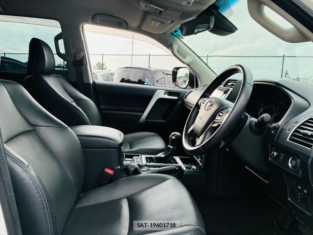 Toyota LAND CRUISER PRADO 2019-08 7686366-11