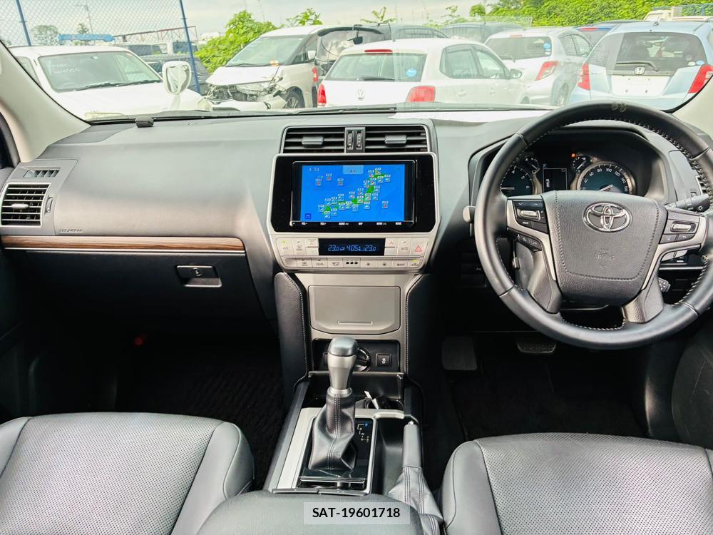 Toyota LAND CRUISER PRADO 2019-08 7686366-12