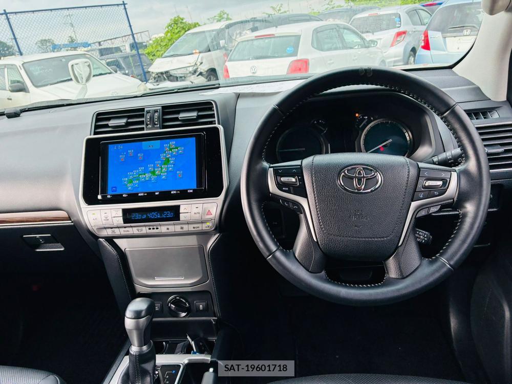 Toyota LAND CRUISER PRADO 2019-08 7686366-13
