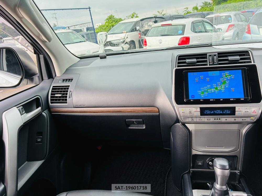Toyota LAND CRUISER PRADO 2019-08 7686366-17