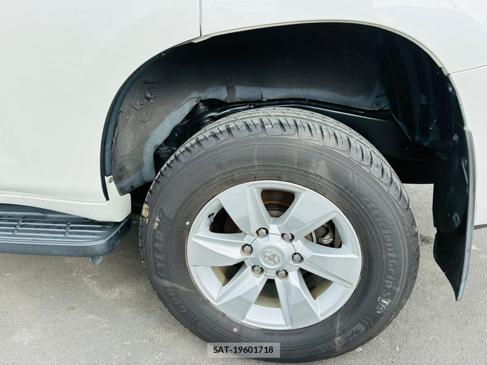 Toyota LAND CRUISER PRADO 2019-08 7686366-30