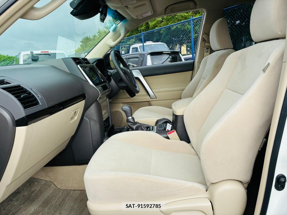 Toyota LAND CRUISER PRADO 2019-06 7686368-10