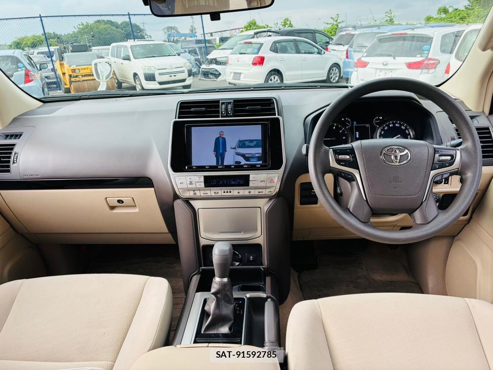 Toyota LAND CRUISER PRADO 2019-06 7686368-12