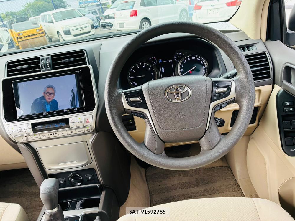 Toyota LAND CRUISER PRADO 2019-06 7686368-13