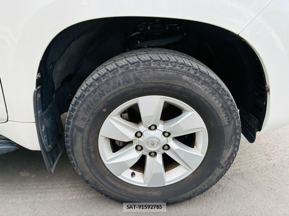 Toyota LAND CRUISER PRADO 2019-06 7686368-28