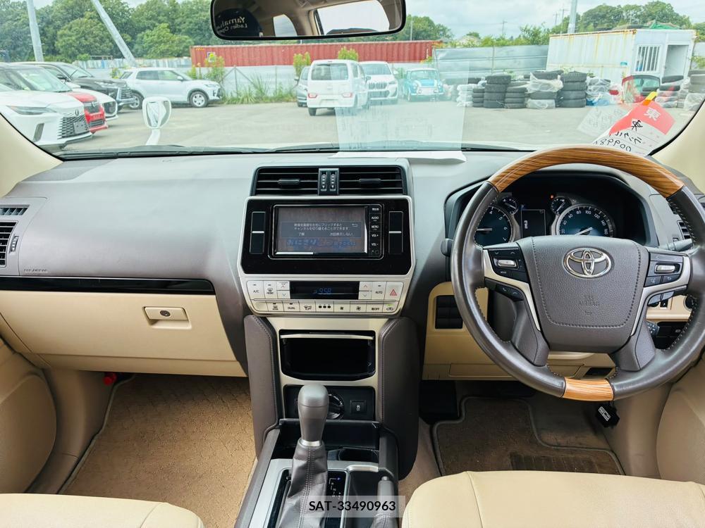 Toyota LAND CRUISER PRADO 2019-04 7970703-23